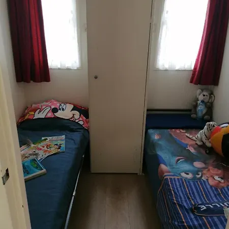 Cosy Chalet At The Sea For Family Holiday For 4 Guests (adults Only) Alpehytte Blankenberge